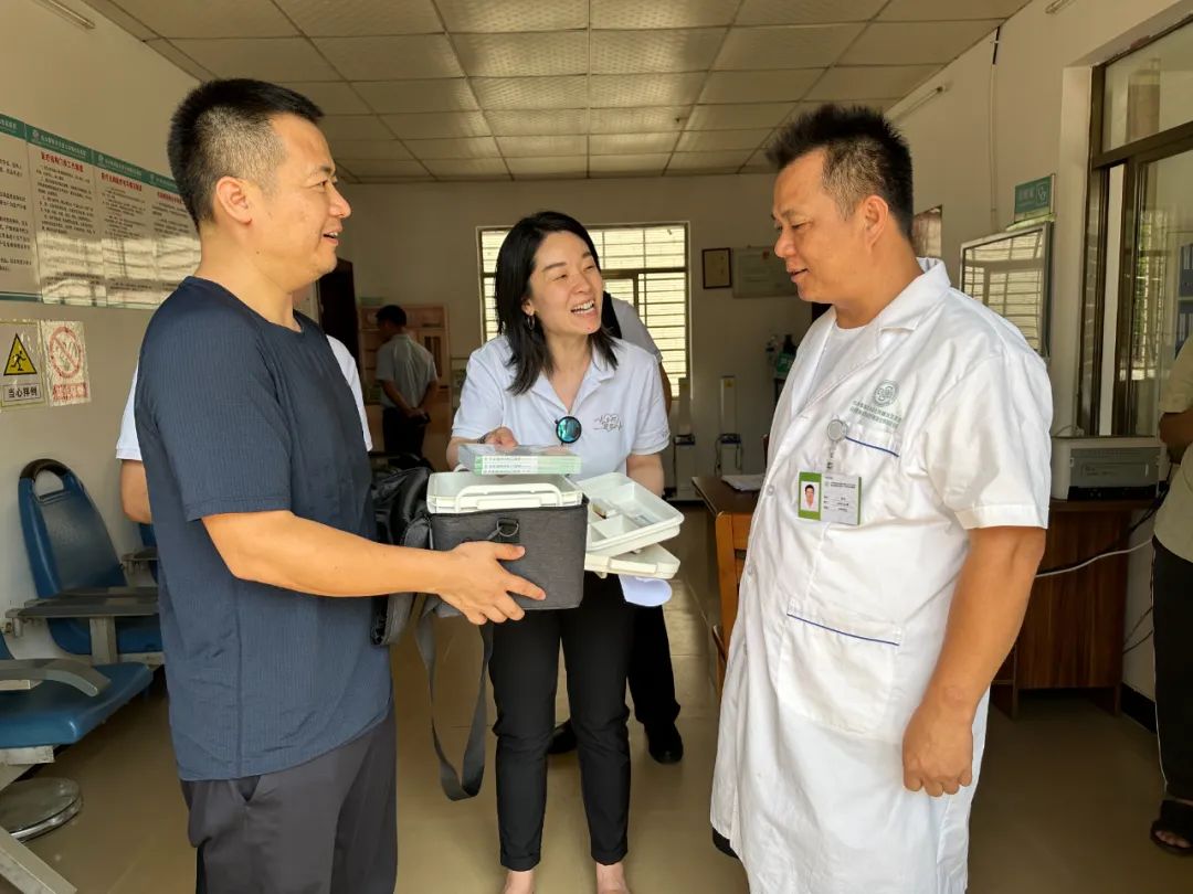 携手同业 助力海南白沙基层医疗发展5.jpg