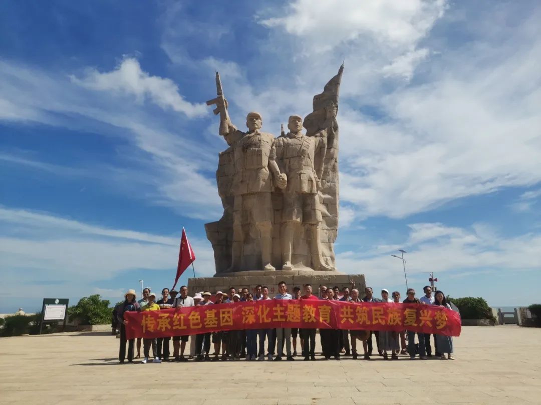 兴诗村党员村民代表参观石碌铁矿