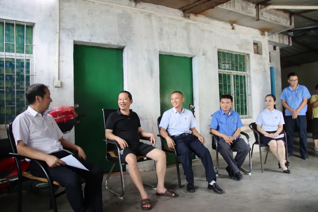 XPJ官网党委发展“七一”走访慰问活动