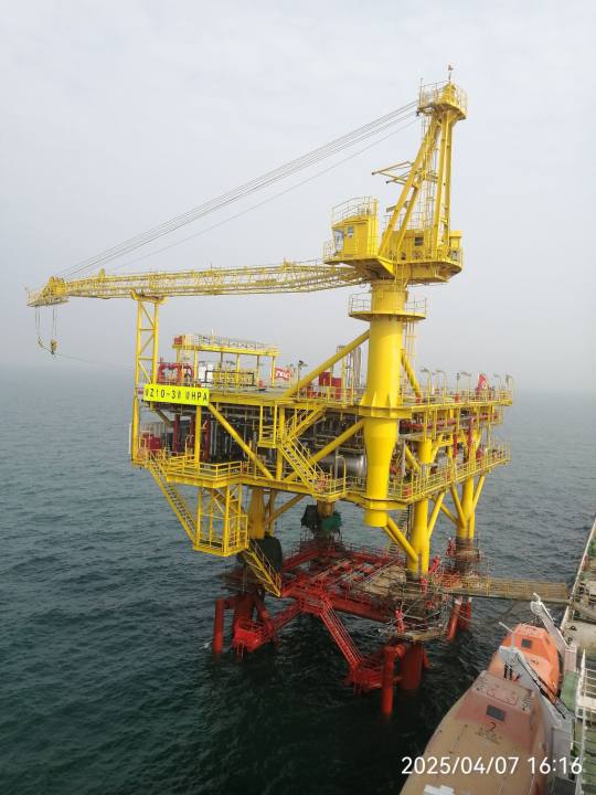 洛克石油涠洲10-3油田西区井口平台海上装置顺利落成