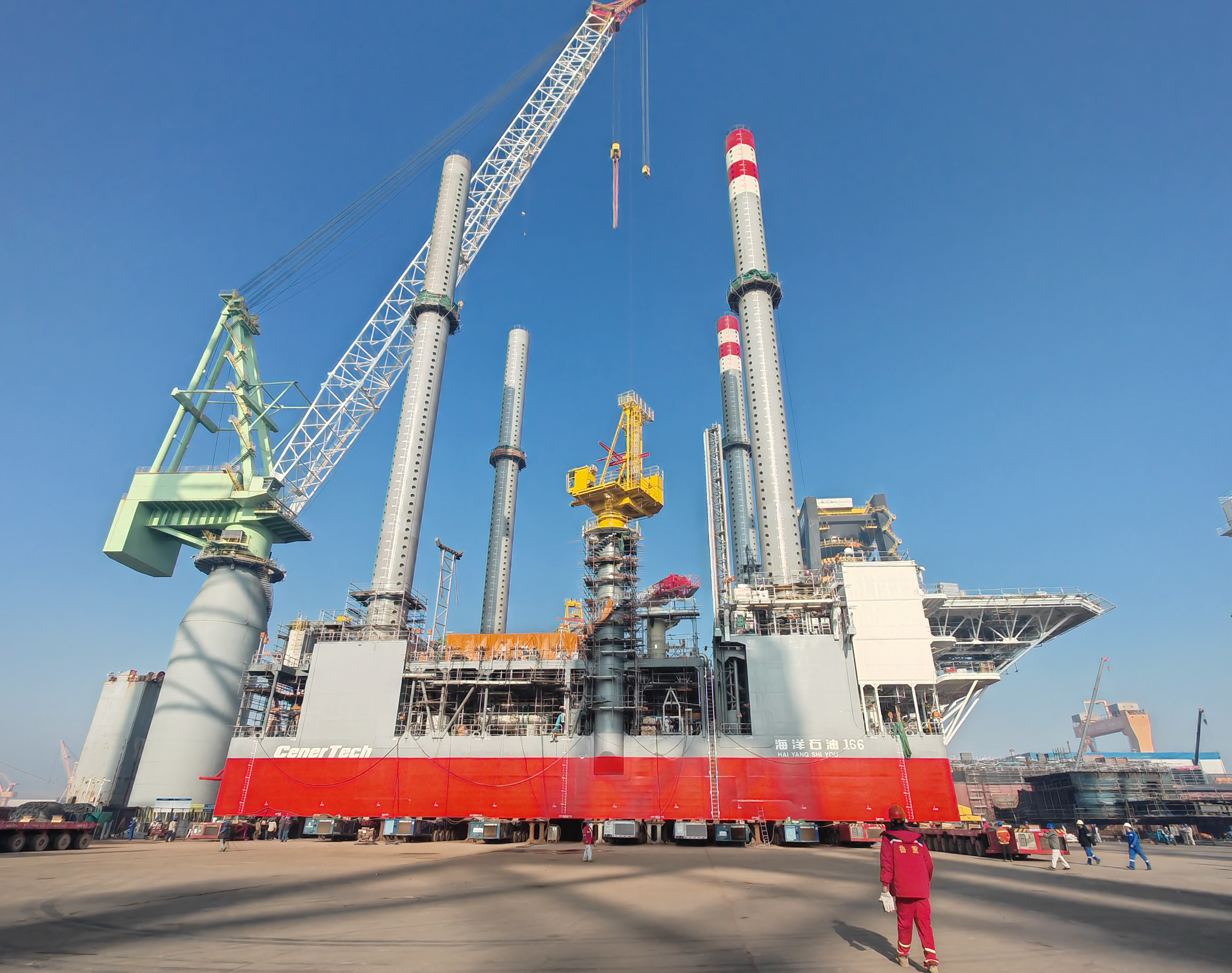 洛克石油涠洲10-3油田西区开发项目自装置出产处置平台（MOPU）成功下水